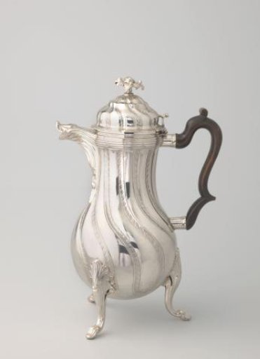 Coffee pot decorated with rocaille ribs