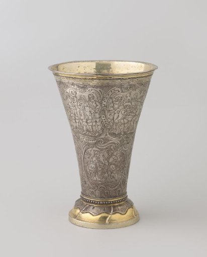 Cup with lid of silver and with remains of gilding, on vaulted foot. Entirely engraved. False?