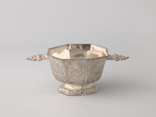 Brandy bowl with octagonal, engraved cup