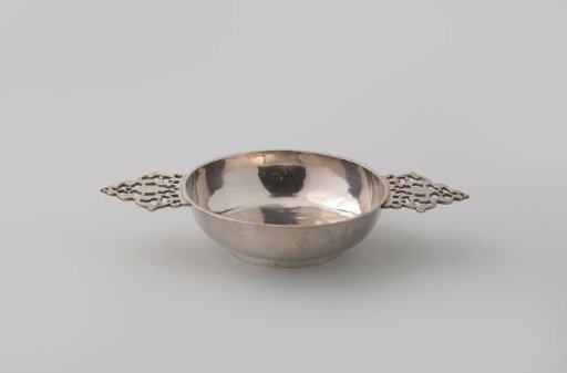 Silver brandy bowl on a low, round, unadorned bowl with two horizontal sawn handles. False.