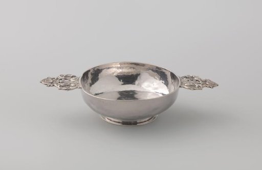 Brandy bowl, round, with two flat ears