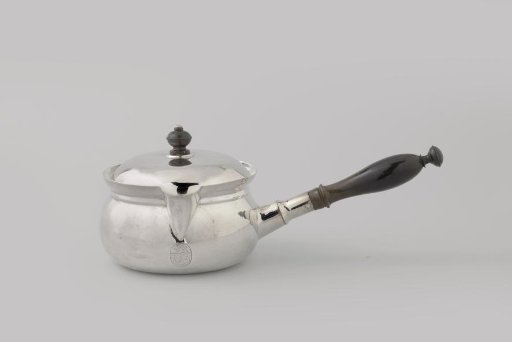 Steel pan with lid with the family coat of arms Van Beaumont