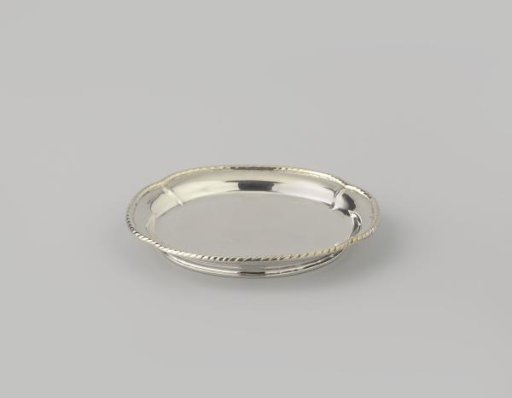 Pie Dish, Oval, Four-lobed, Edged with a Rope Border
