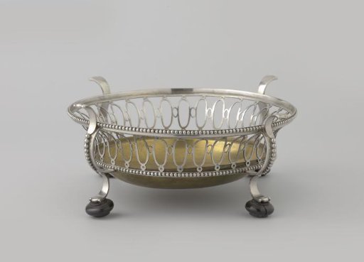 Pipe bowl, round, with pierced wall with ovals and edged with pearl strings