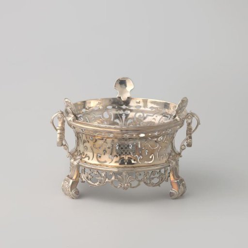 Pipe bowl on three feet with hollow arched openwork wall