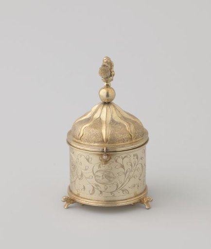 Host box, cylindrical, crowned by lion with shield