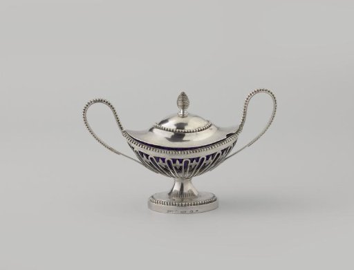 Mustard pot, pointed oval, with pierced wall with pearl borders