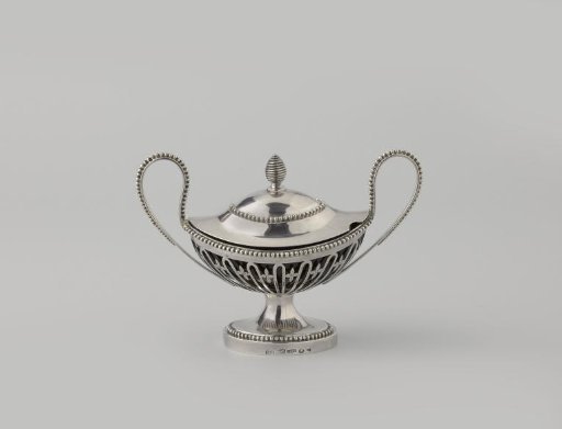 Mustard pot, pointed oval, with pierced wall with pearl borders
