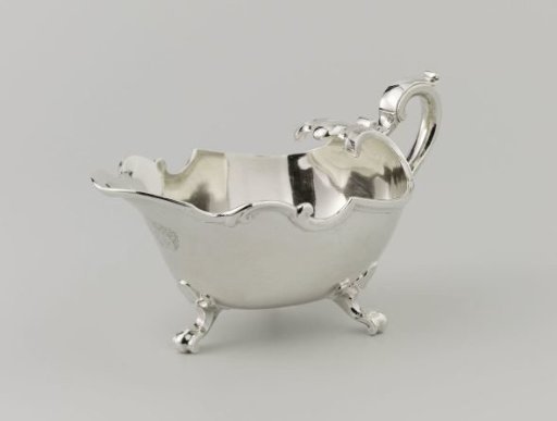 Shell-shaped sauce bowl on three curved legs