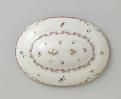 Lid with knob, oval in shape, belonging to a service with a swag motif of leafy branches, floral bouquets, and scattered flower sprigs