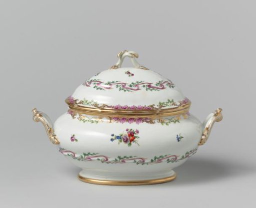 Sauceboat, cream pots and plate, part of a service