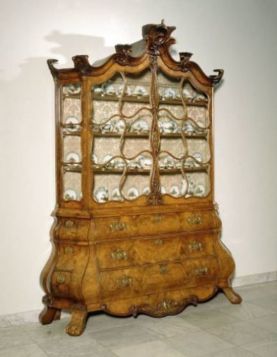 Porcelain cabinet