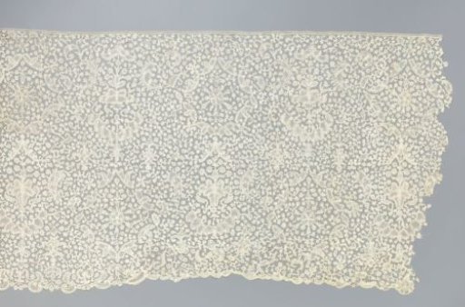 Border of Bobbin Lace with Diamond-Shaped Cartouches and Baldachins