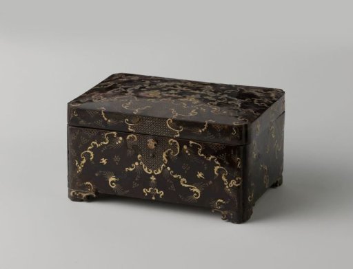 Box of Tortoiseshell Containing Six Flasks with Tortoiseshell Lids