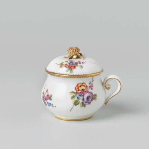 Cover of a pot with bouquets