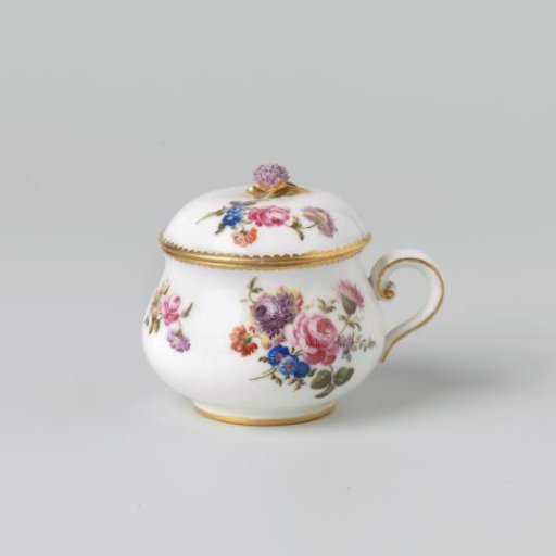 Cover of a pot with bouquets