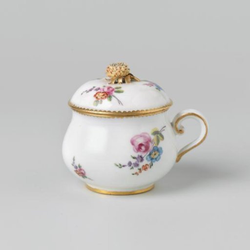 Cover of a pot with bouquets