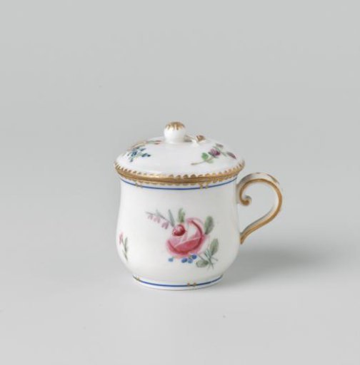 Cover of a pot with bouquets