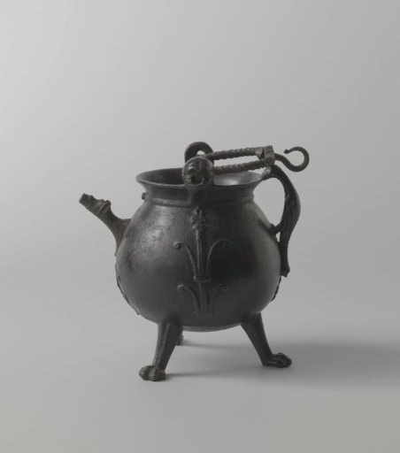 Cooking pot decorated with three stylized vegetative motifs and French lilies