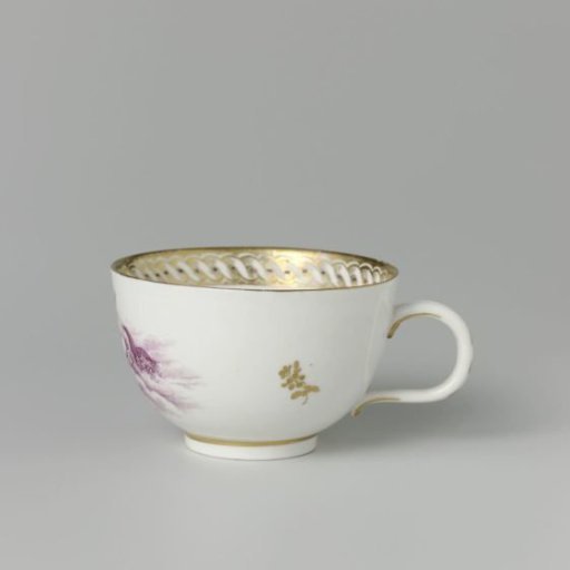 Cup with putti on clouds