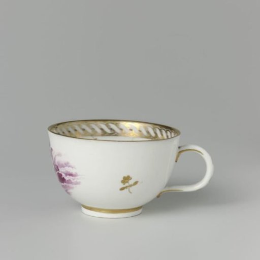 Cup with putti on clouds