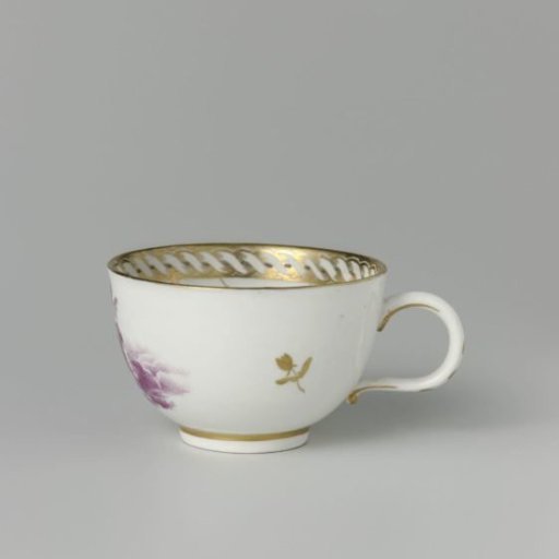 Cup with putti on clouds