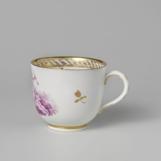 Cup with putti on clouds