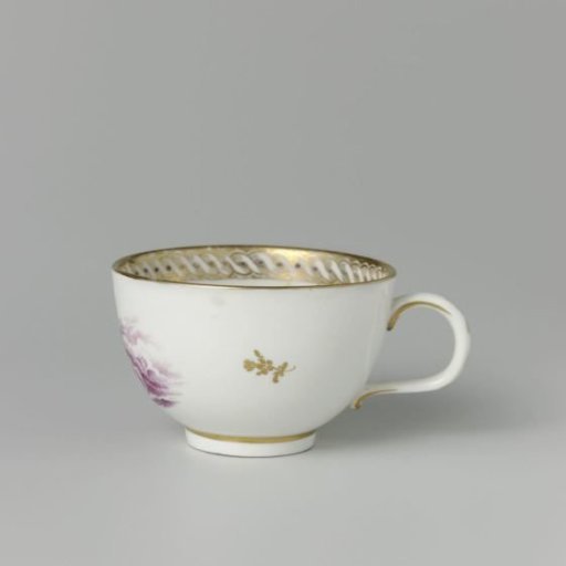 Cup with putti on clouds