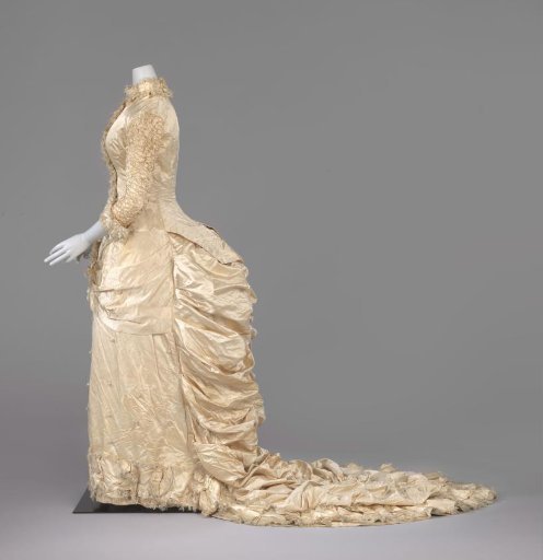 Wedding dress with skirt decorated with hanging beads