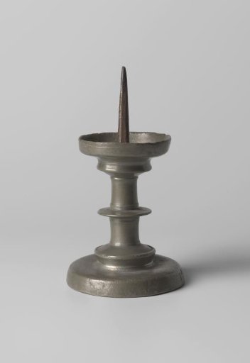 Tin candelabrum with disc-shaped nodus and candle pin
