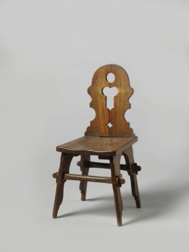 Chair with a vase-shaped decoration in the back and a wooden seat