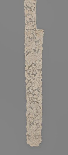Fontange of Brussels or Argentan (needle) lace