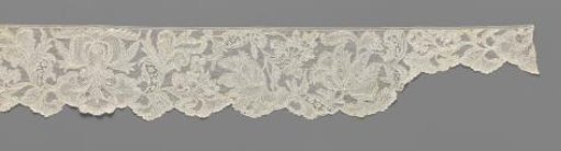 Engageante of needle lace with tulips