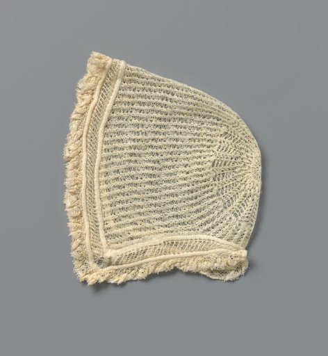 Cap of very fine knitted white cotton, with openwork in bands, set between two thick ribbed edges; trimmed all around with Valenciennes lace