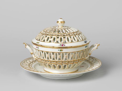 Nut basket with openwork sides, painted with scattered flowers and gold borders