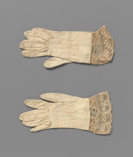 Right child's glove of white glazed leather with flaps of machine-made lace: imitation Valenciennes lace