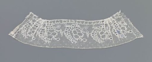 Strip or cuff of bobbin lace with sickle-shaped leaf