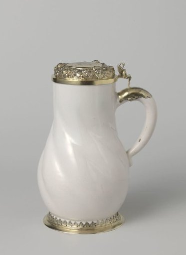 Pitcher with lid