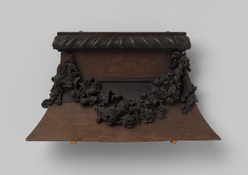 Wooden fragment, decorated with carving, from Huis de Voorst
