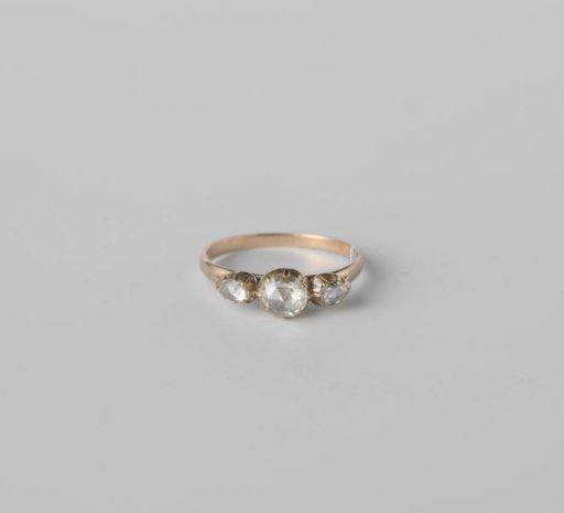 Ring with diamonds