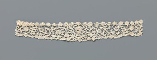 Cuff of mixed lace with circular border and curling openwork branches with small flowers on both sides