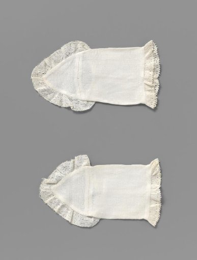Mitten of white linen damask with lace