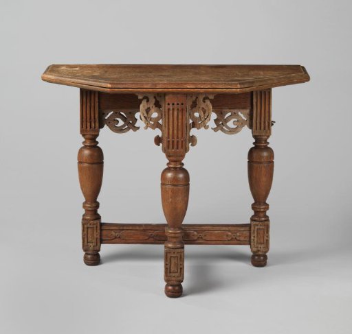 Tripod table