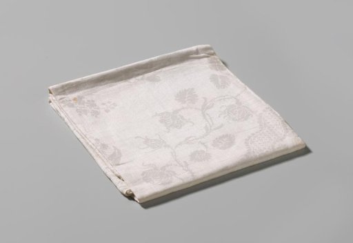 Napkin with a wreath and roses