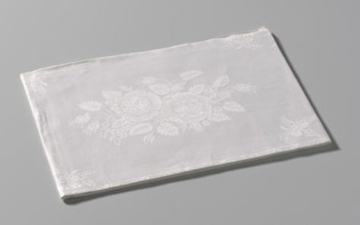 Napkin with roses and forget-me-nots