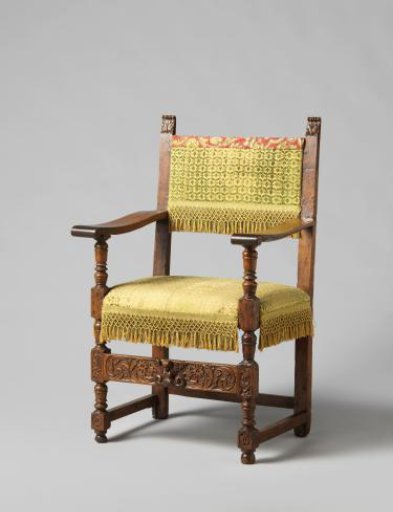 Armchair of walnut