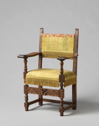 Armchair of walnut
