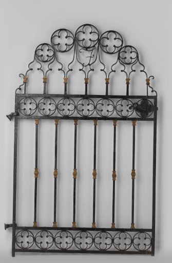 Gate door with pointed arch crowns and the letter F., from the Mannheimer collection