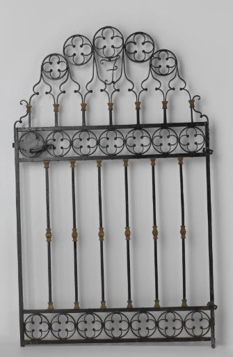 Gate door with pointed arch crowns and the letter F., from the Mannheimer collection