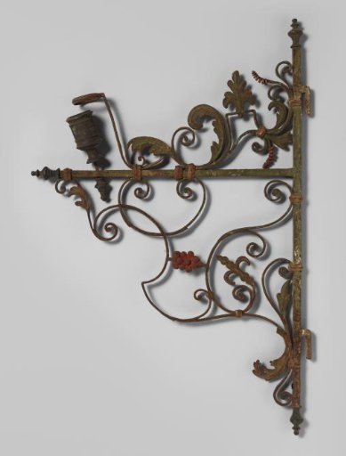Hanging arm, coll. Mannheimer.